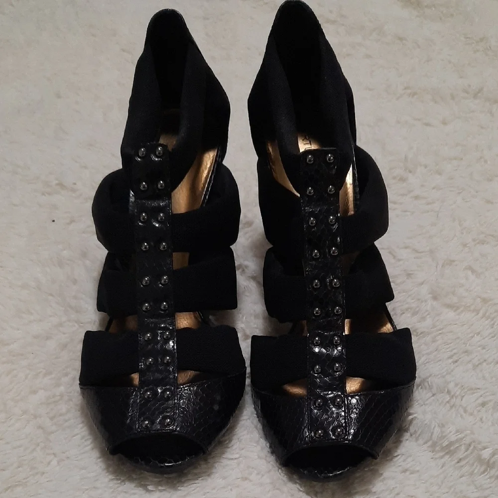Arturo Chiang Studded Black Heels with Elegant Straps - Picture 1 of 12